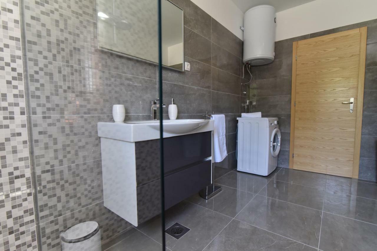 Villa Village Idylle With Heated Pool, Sauna, Jacuzzy And Private Parking Sukošan Екстериор снимка