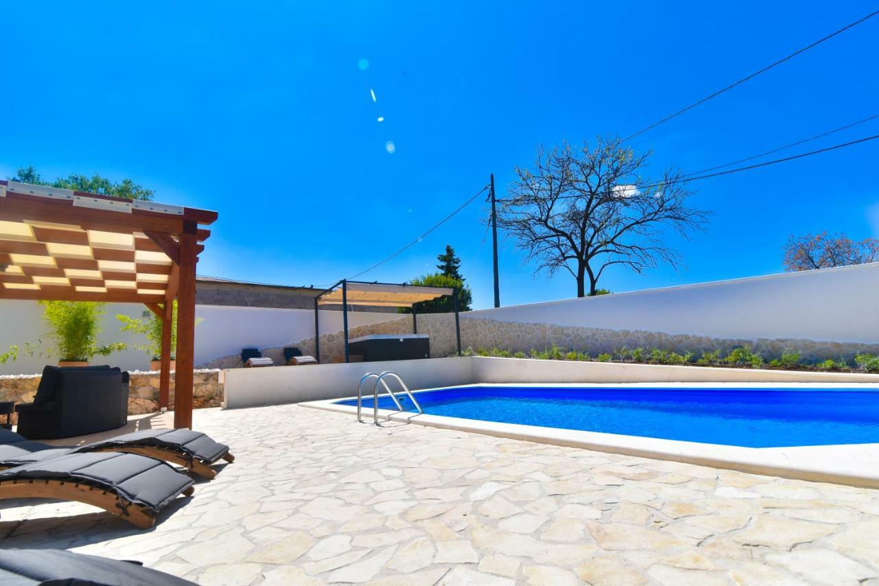 Villa Village Idylle With Heated Pool, Sauna, Jacuzzy And Private Parking Sukošan Екстериор снимка