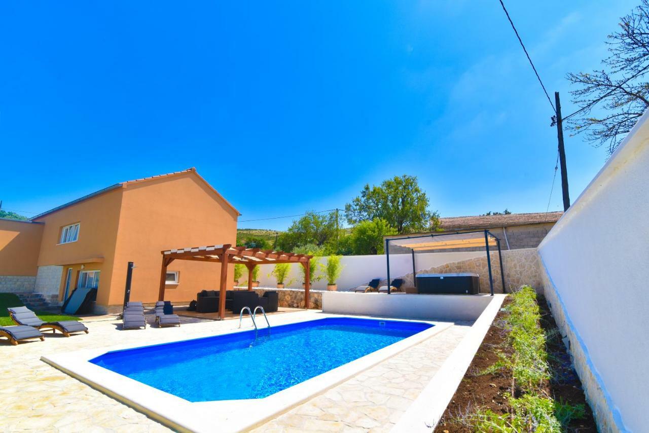 Villa Village Idylle With Heated Pool, Sauna, Jacuzzy And Private Parking Sukošan Екстериор снимка