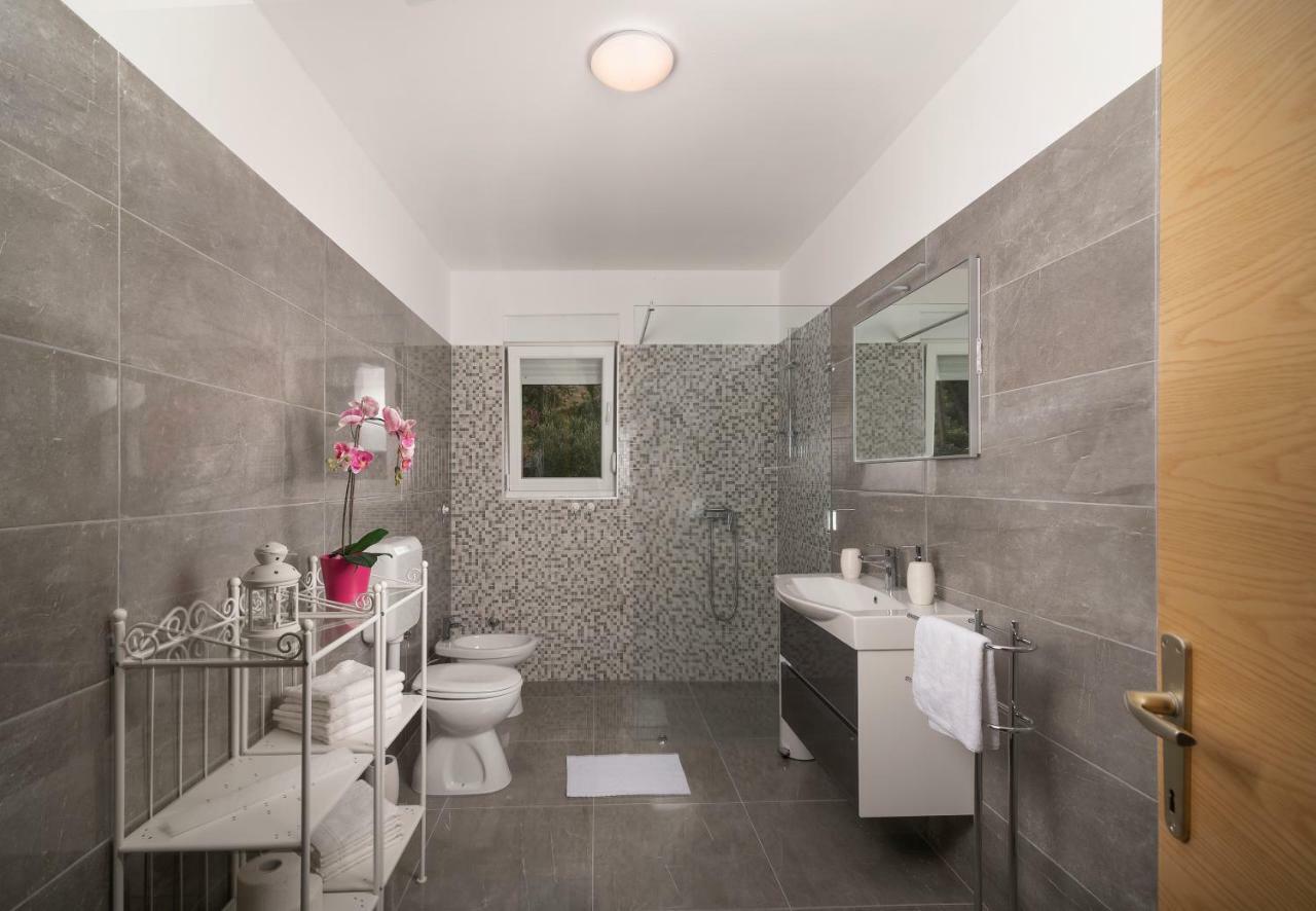 Villa Village Idylle With Heated Pool, Sauna, Jacuzzy And Private Parking Sukošan Екстериор снимка