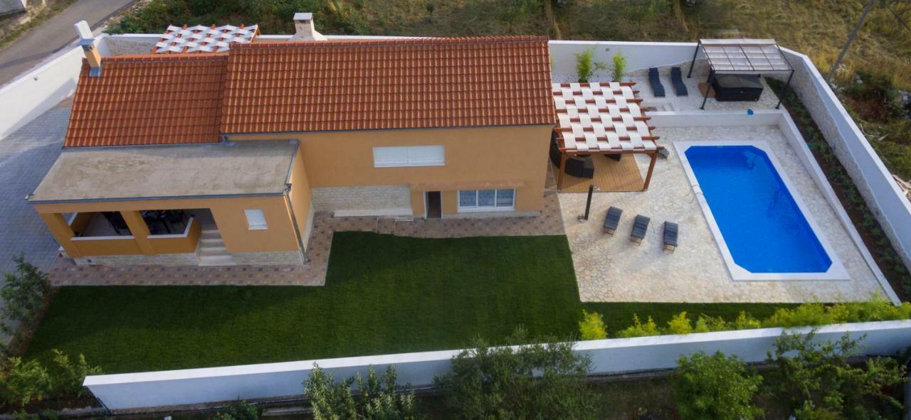 Villa Village Idylle With Heated Pool, Sauna, Jacuzzy And Private Parking Sukošan Екстериор снимка